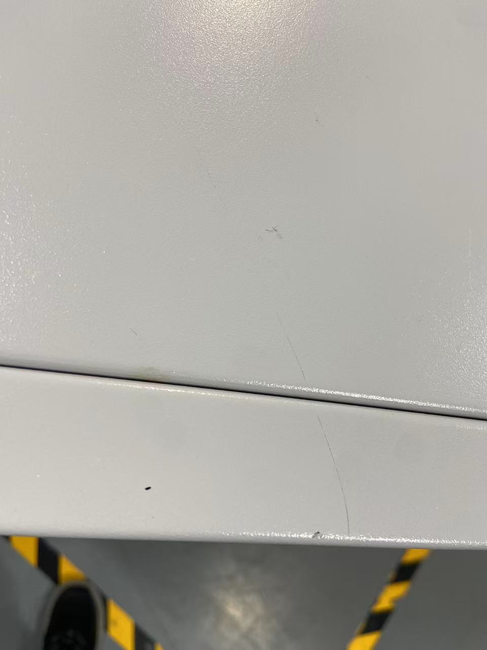 正面划伤痕迹